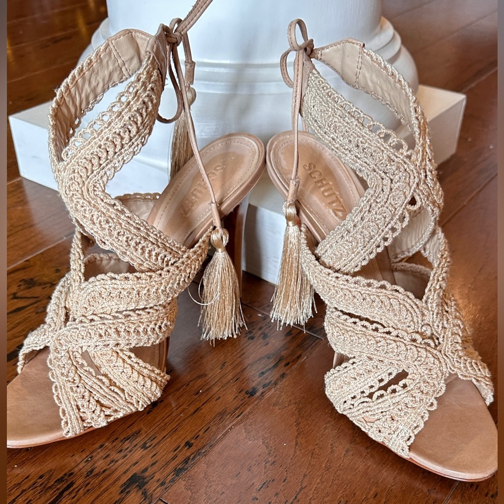 Schutz Glaucia neutral heels size 10